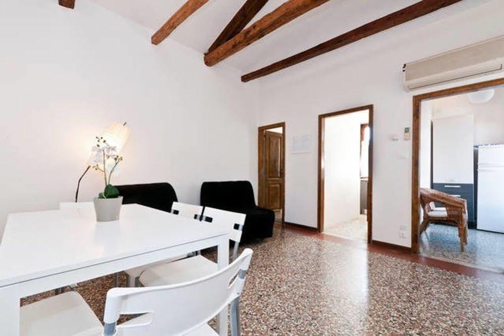 Ca' Giorgia Balcony House Apartment Venesia Bagian luar foto